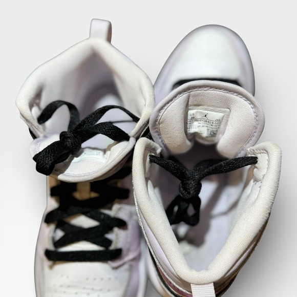 Air Jordan 1 Mid SE GS Lilac White Black Youth Size - Picture 4 of 6